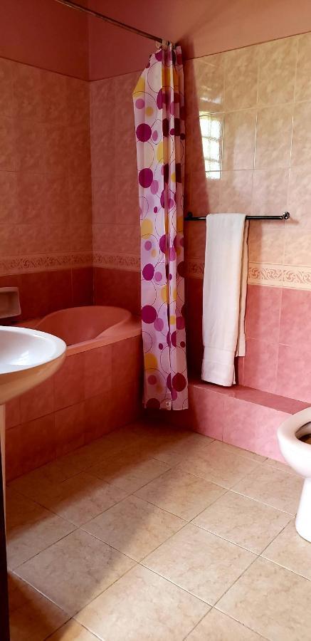 Family Nest Guesthouse Кісуму Екстер'єр фото