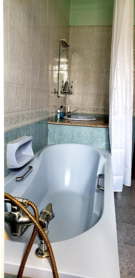 Family Nest Guesthouse Кісуму Екстер'єр фото