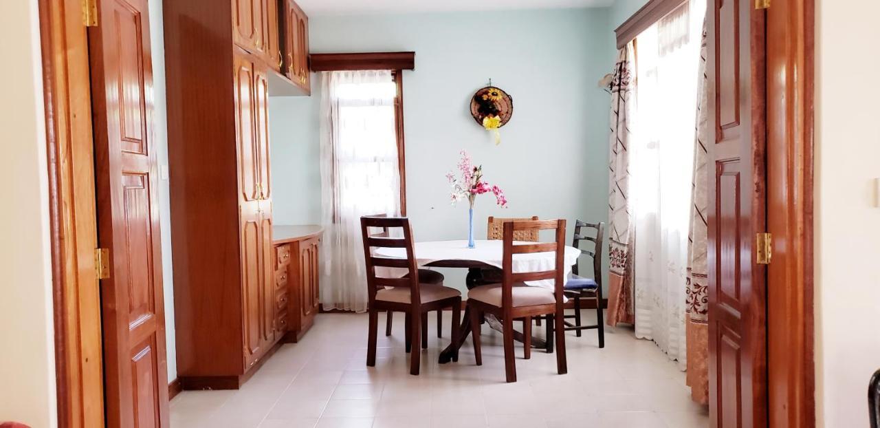 Family Nest Guesthouse Кісуму Екстер'єр фото