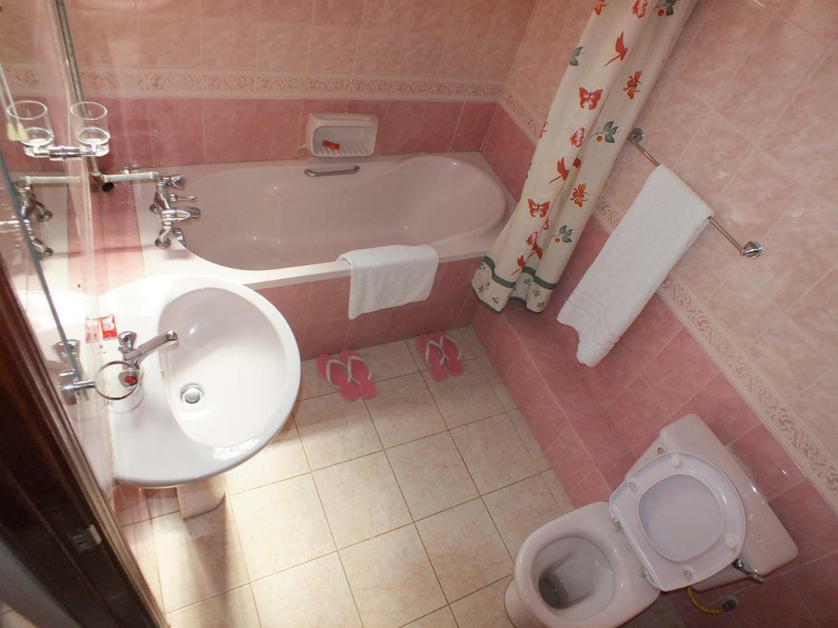 Family Nest Guesthouse Кісуму Екстер'єр фото